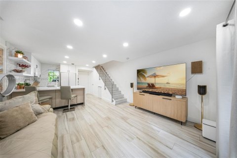 Купить кондоминиум в Майами, Флорида 2 спальни, 87.98м2, № 1969529 - фото 13