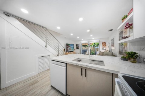 Купить кондоминиум в Майами, Флорида 2 спальни, 87.98м2, № 1969529 - фото 8