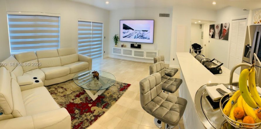 Condo in Miami, Florida, 2 bedrooms  № 1994679
