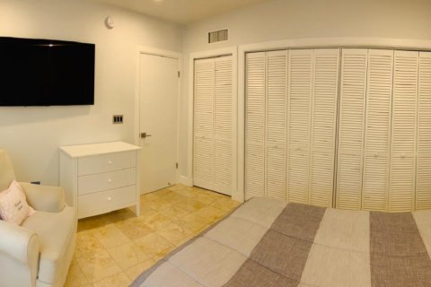 Condo in Miami, Florida, 2 bedrooms  № 1994679 - photo 9