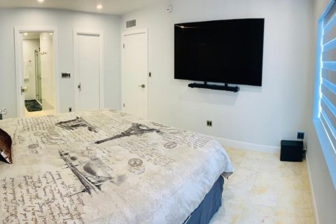 Condo in Miami, Florida, 2 bedrooms  № 1994679 - photo 11