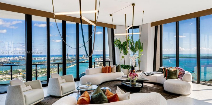 Condo in Miami, Florida, 6 bedrooms № 2016543