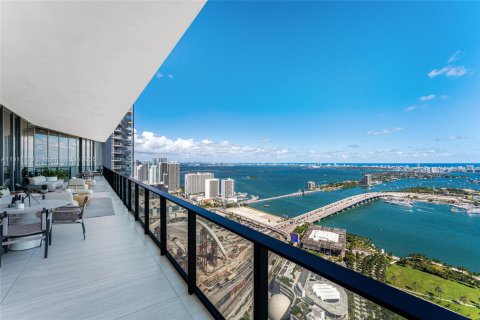 Condo in Miami, Florida, 6 bedrooms № 2016543 - photo 12