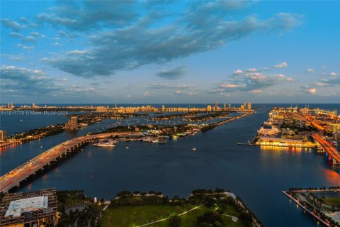 Condo in Miami, Florida, 6 bedrooms № 2016543 - photo 14