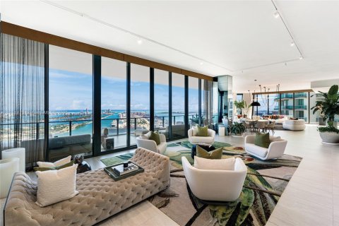 Condo in Miami, Florida, 6 bedrooms № 2016543 - photo 8