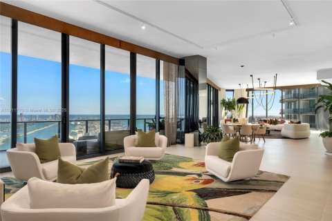 Condo in Miami, Florida, 6 bedrooms № 2016543 - photo 16