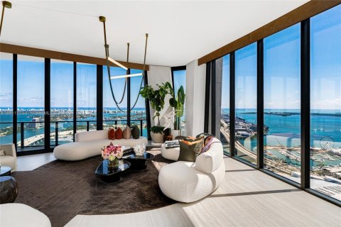 Condo in Miami, Florida, 6 bedrooms № 2016543 - photo 4