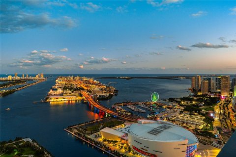 Condo in Miami, Florida, 6 bedrooms № 2016543 - photo 13