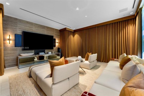Condo in Miami, Florida, 6 bedrooms № 2016543 - photo 23