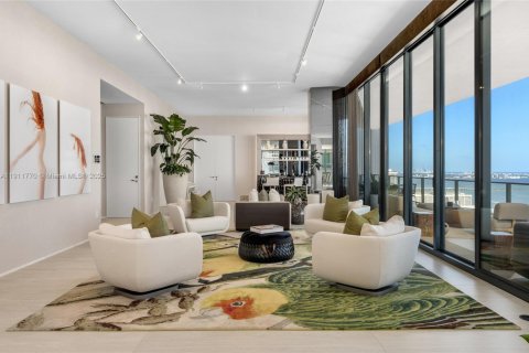 Condo in Miami, Florida, 6 bedrooms № 2016543 - photo 17