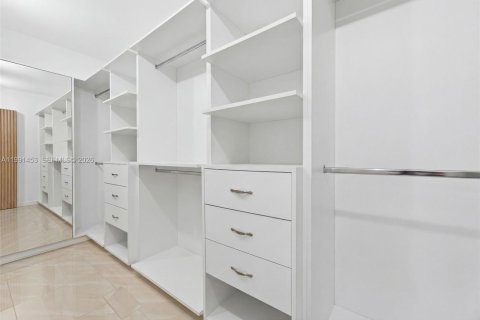 Condominio en alquiler en Hialeah, Florida, 2 dormitorios, 98.29 m2 № 2056639 - foto 11