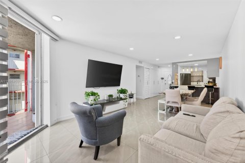 Condominio en alquiler en Hialeah, Florida, 2 dormitorios, 98.29 m2 № 2056639 - foto 7