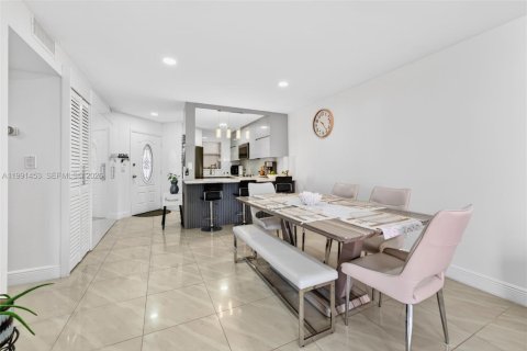 Condominio en alquiler en Hialeah, Florida, 2 dormitorios, 98.29 m2 № 2056639 - foto 8