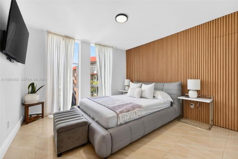 Condominio en alquiler en Hialeah, Florida, 2 dormitorios, 98.29 m2 № 2056639 - foto 9