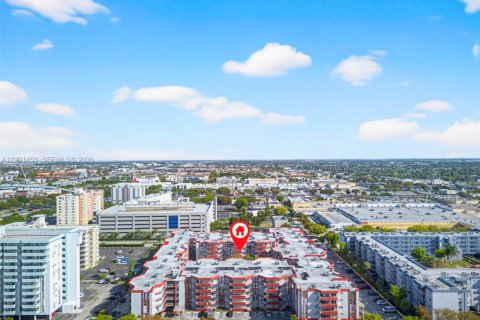 Condominio en alquiler en Hialeah, Florida, 2 dormitorios, 98.29 m2 № 2056639 - foto 22