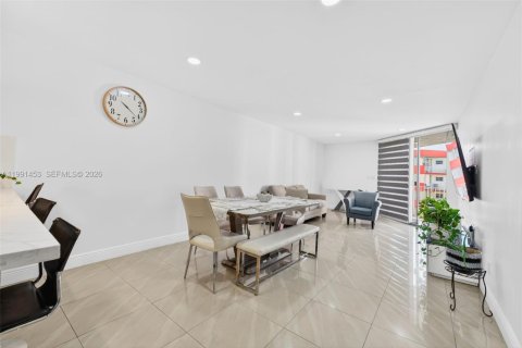 Condominio en alquiler en Hialeah, Florida, 2 dormitorios, 98.29 m2 № 2056639 - foto 5