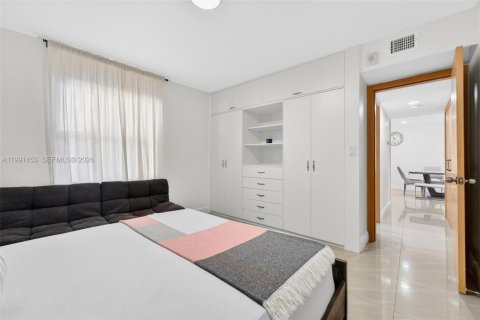 Condominio en alquiler en Hialeah, Florida, 2 dormitorios, 98.29 m2 № 2056639 - foto 13