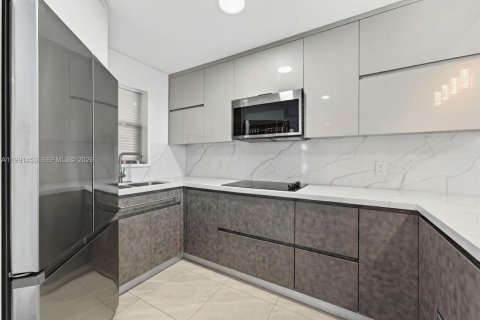 Condominio en alquiler en Hialeah, Florida, 2 dormitorios, 98.29 m2 № 2056639 - foto 2