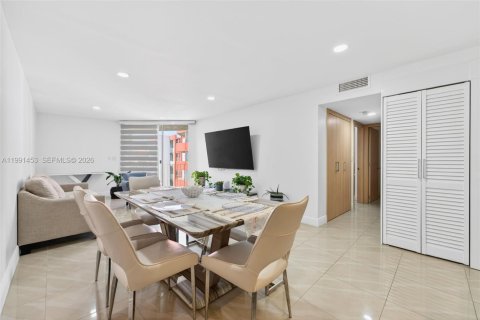 Condominio en alquiler en Hialeah, Florida, 2 dormitorios, 98.29 m2 № 2056639 - foto 6