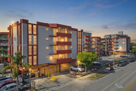 Condominio en alquiler en Hialeah, Florida, 2 dormitorios, 98.29 m2 № 2056639 - foto 18