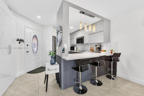 Condominio en Hialeah, Florida, 2 dormitorios  № 2056639