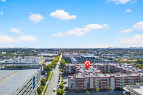 Condominio en alquiler en Hialeah, Florida, 2 dormitorios, 98.29 m2 № 2056639 - foto 21