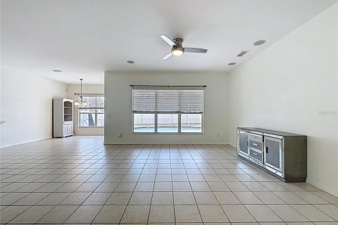 House in Davenport, Florida 5 bedrooms, 261.43 sq.m. № 1835169 - photo 11