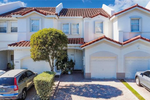 Touwnhouse à louer à Doral, Floride: 3 chambres, 142.42 m2 № 1974264 - photo 3