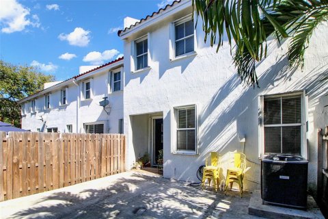 Touwnhouse à louer à Doral, Floride: 3 chambres, 142.42 m2 № 1974264 - photo 15