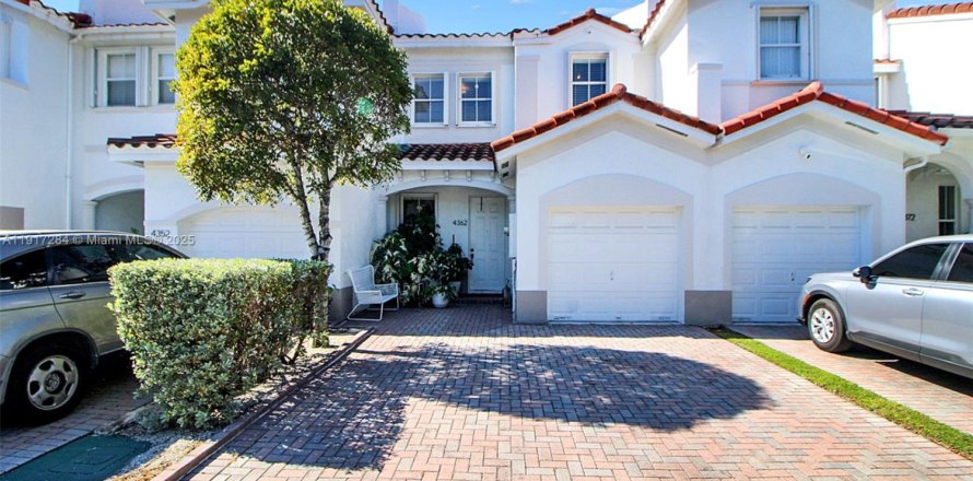 Touwnhouse à Doral, Floride 3 chambres, 142.42 m2 № 1974264