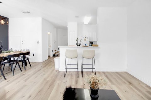 Touwnhouse à louer à Doral, Floride: 3 chambres, 142.42 m2 № 1974264 - photo 6