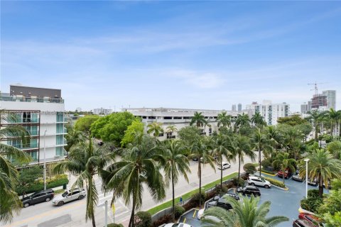 Condo in Miami Beach, Florida, 1 bedroom  № 1943051 - photo 2