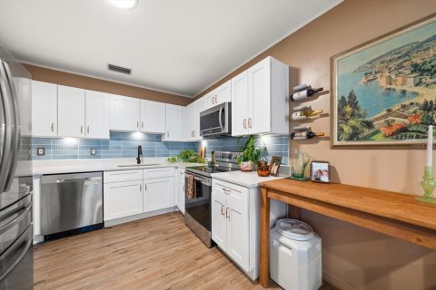 Villa ou maison à vendre à Clearwater, Floride: 2 chambres, 100.06 m2 № 2400203 - photo 10