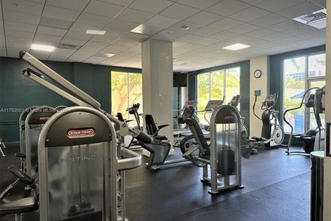 Condominio en alquiler en Hollywood, Florida, 1 dormitorio, 84.08 m2 № 1961443 - foto 17