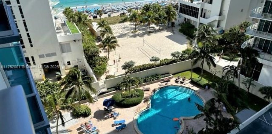 Condominio en Hollywood, Florida, 1 dormitorio № 1961443