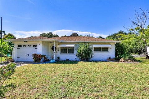 House in New Smyrna Beach, Florida 3 bedrooms, 108.23 sq.m. № 1873007 - photo 3