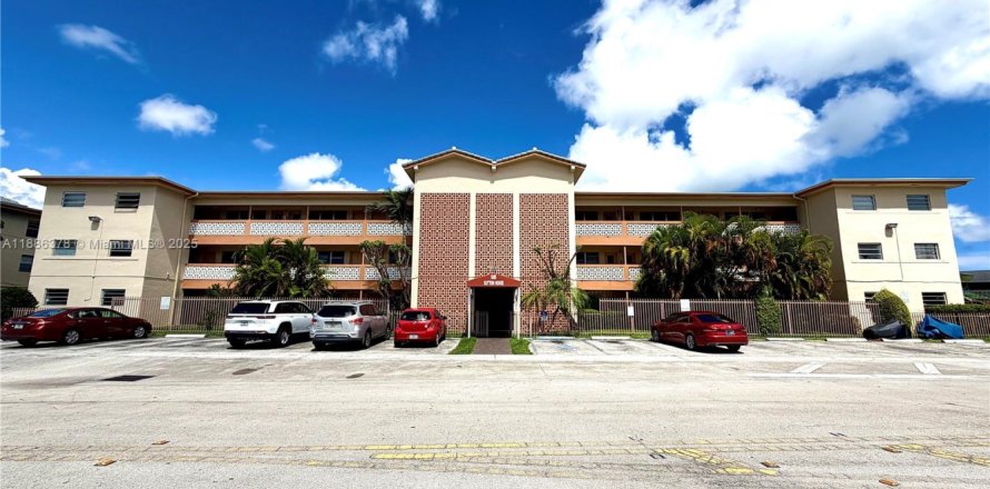 Condo in North Miami, Florida, 1 bedroom  № 1941638