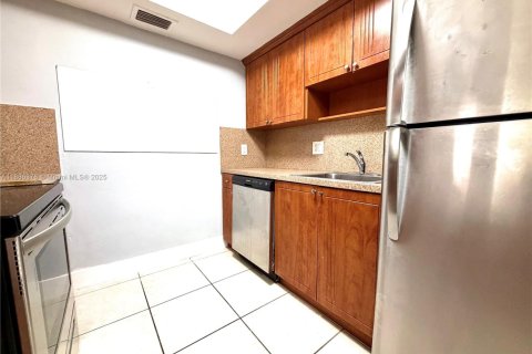 Condo in North Miami, Florida, 1 bedroom  № 1941638 - photo 8