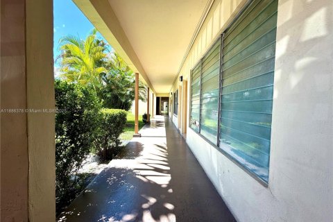 Condo in North Miami, Florida, 1 bedroom  № 1941638 - photo 16