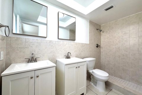 Condo in North Miami, Florida, 1 bedroom  № 1941638 - photo 15
