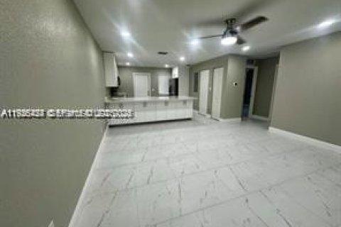 Villa ou maison à louer à Hallandale Beach, Floride: 2 chambres, 197.79 m2 № 2039091 - photo 15