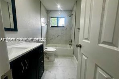 Villa ou maison à louer à Hallandale Beach, Floride: 2 chambres, 197.79 m2 № 2039091 - photo 14