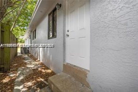 Villa ou maison à louer à Hallandale Beach, Floride: 2 chambres, 197.79 m2 № 2039091 - photo 7