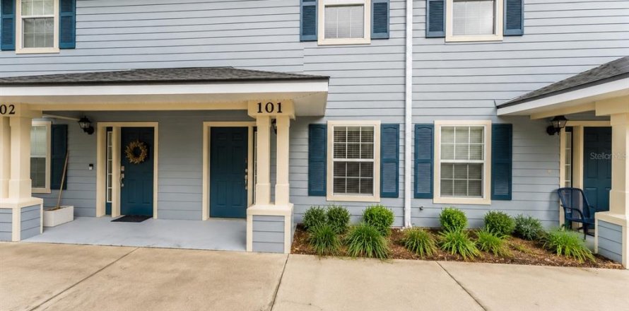 Condominio en Gainesville, Florida, 2 dormitorios № 2218639