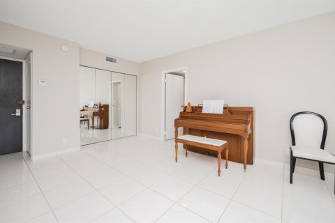 Copropriété à louer à Aventura, Floride: 2 chambres, 105.72 m2 № 2183673 - photo 2