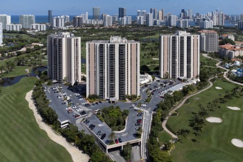 Condo à Aventura, Floride, 2 chambres  № 2183673