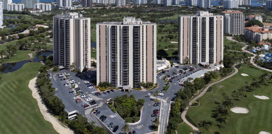 Condo à Aventura, Floride, 2 chambres  № 2183673