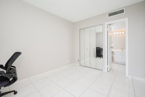 Copropriété à louer à Aventura, Floride: 2 chambres, 105.72 m2 № 2183673 - photo 9