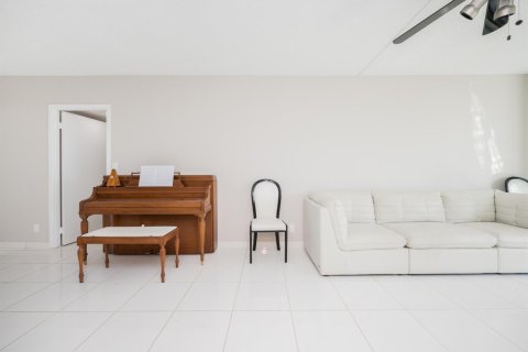 Copropriété à louer à Aventura, Floride: 2 chambres, 105.72 m2 № 2183673 - photo 4