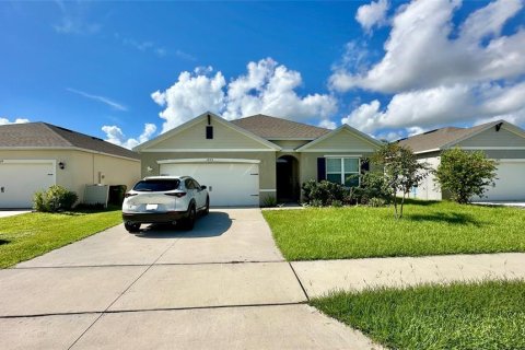 House in Winter Haven, Florida 4 bedrooms, 171.96 sq.m. № 1895165 - photo 1